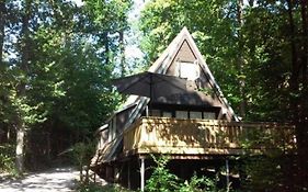 Rustig gelegen, comfortabele en gerenoveerde tiny house chalet op wandelafstand van Durbuy